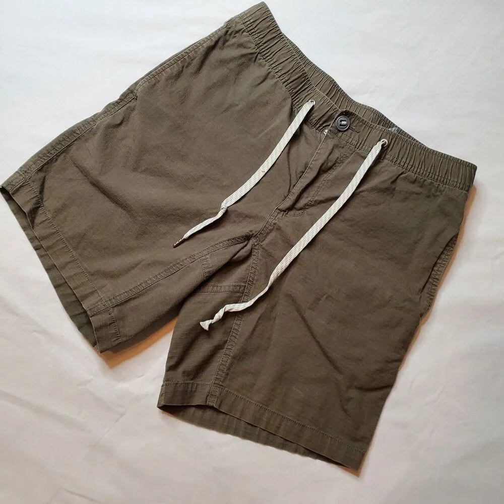 Vuori Men's Flat Front Drawstring Shorts in Olive